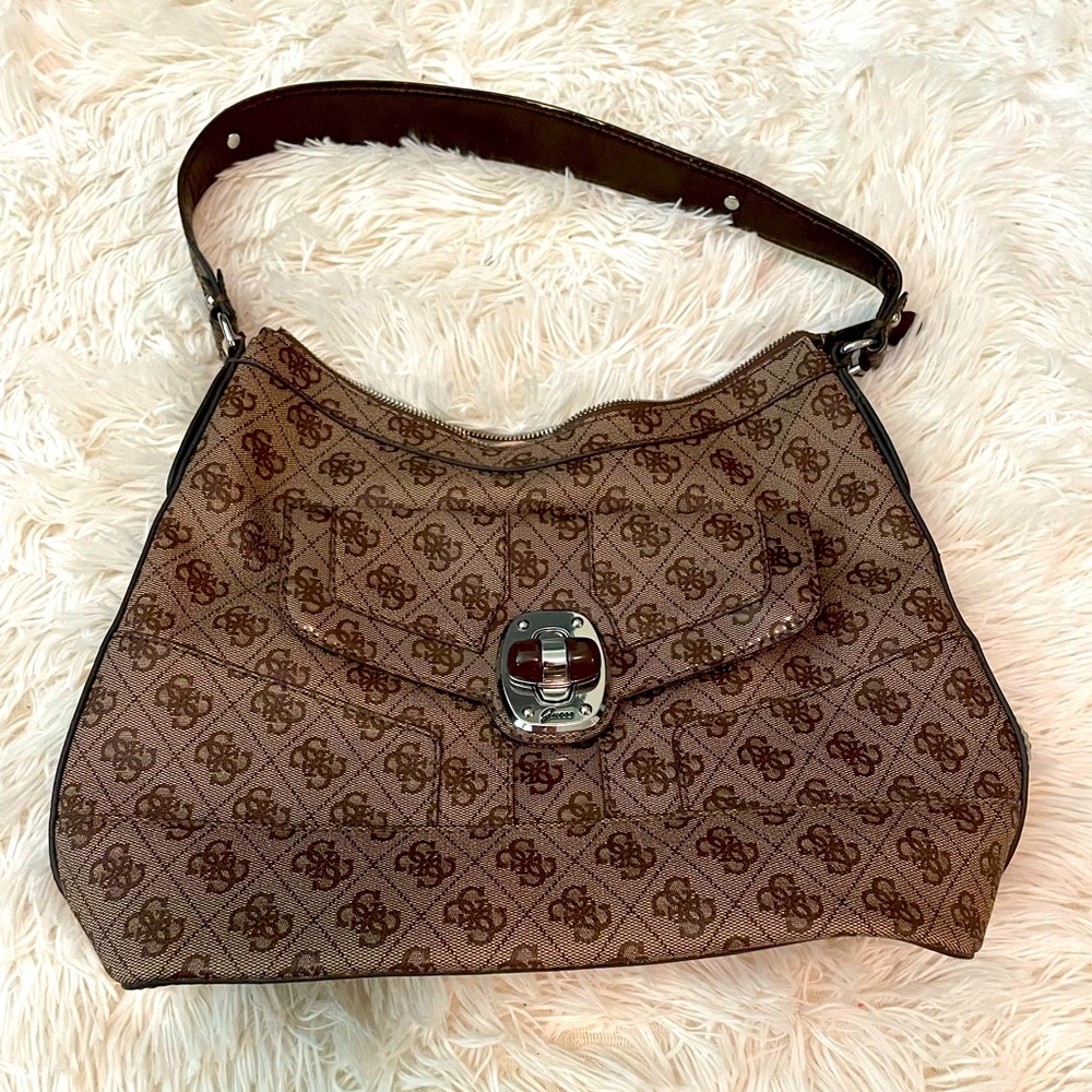 Classic Guess shoulder bag